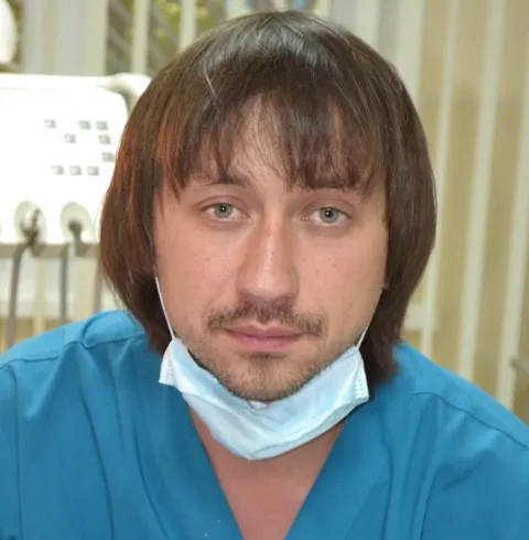 Стоматолог Брицкий Денис, клиника Дента Люкс