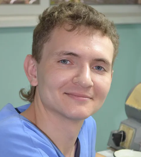 Стоматолог Волков Александр, клиника Дента Люкс